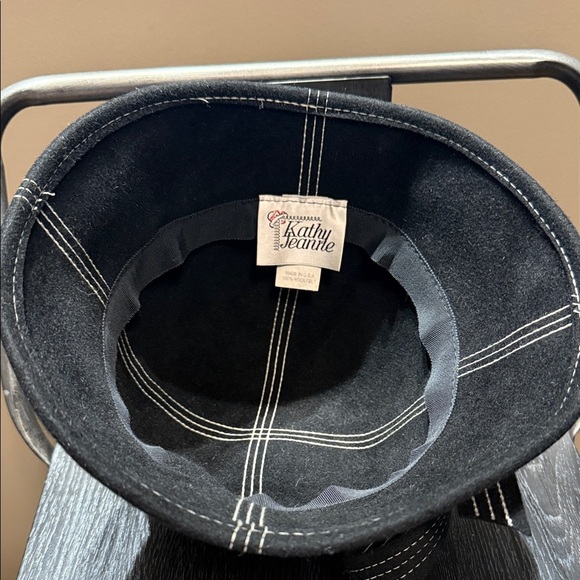 Vintage Kathy Jeanne 100 percent Woolfelt Black Women's Hat with Bow - Picture 5 of 5